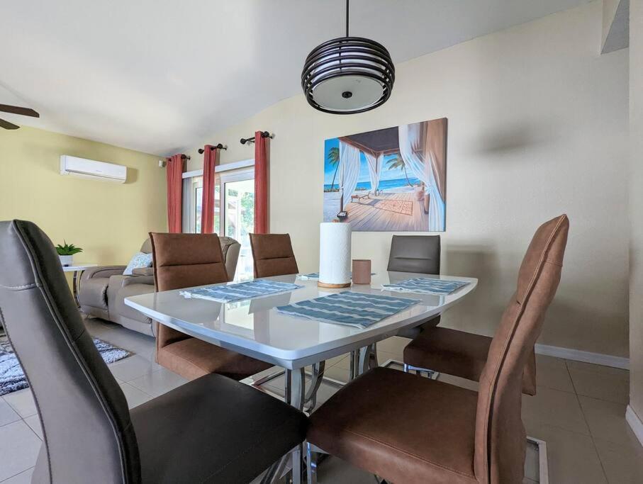 3Bed & 2Bath Property Couple Minutes From Siesta Key Beach & Downtown Sarasota Buitenkant foto