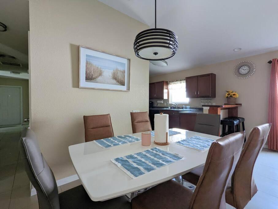 3Bed & 2Bath Property Couple Minutes From Siesta Key Beach & Downtown Sarasota Buitenkant foto
