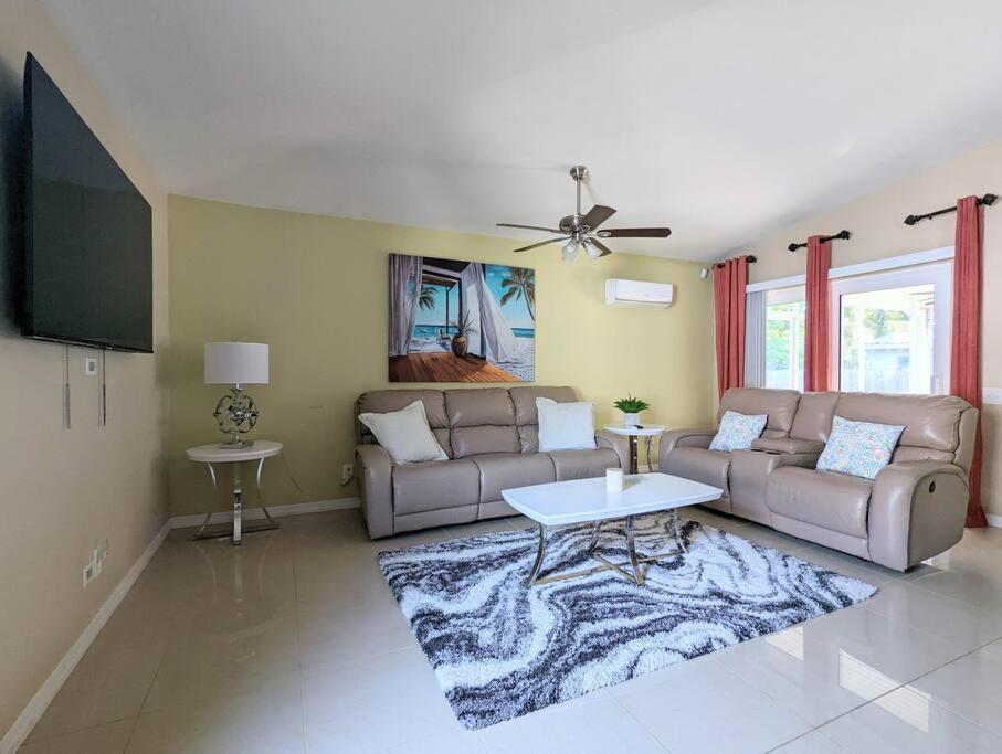 3Bed & 2Bath Property Couple Minutes From Siesta Key Beach & Downtown Sarasota Buitenkant foto